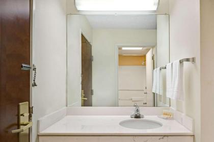 Days Inn by Wyndham Burlington East - image 10