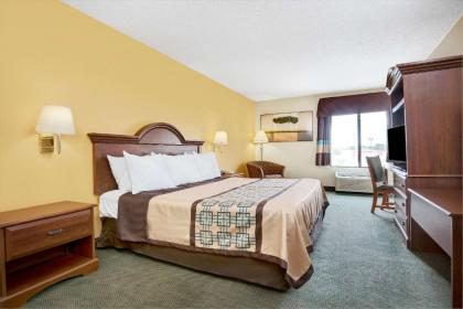 Days Inn by Wyndham Burlington East - image 4