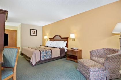 Days Inn by Wyndham Burlington East - image 5
