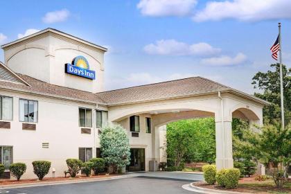 Days Inn by Wyndham Burlington East - image 9