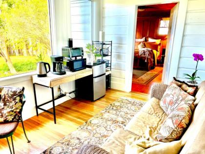 Elegant Suite at Hawi Plantation Inn with Lanai - image 4