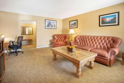 Travelodge by Wyndham Hawthorne - image 15