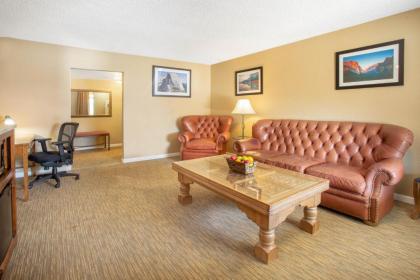 Travelodge by Wyndham Hawthorne - image 5