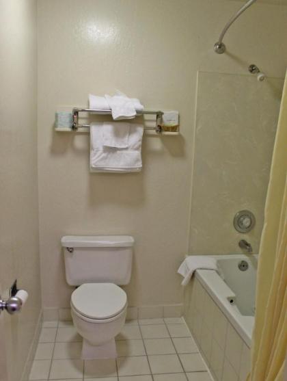 Hawthorne's Best Inn - image 15