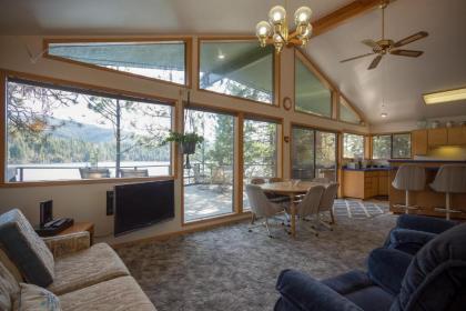 3 Bed 2 Bath Vacation home in Lake Coeur d'Alene