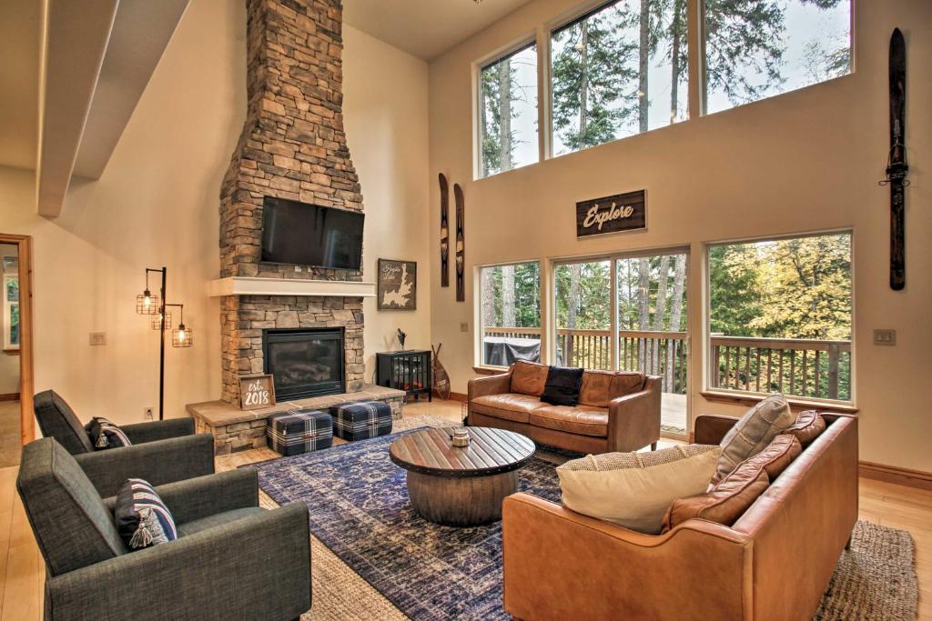 Spacious Hayden Lake House - 3 Minutes to Marina! - main image