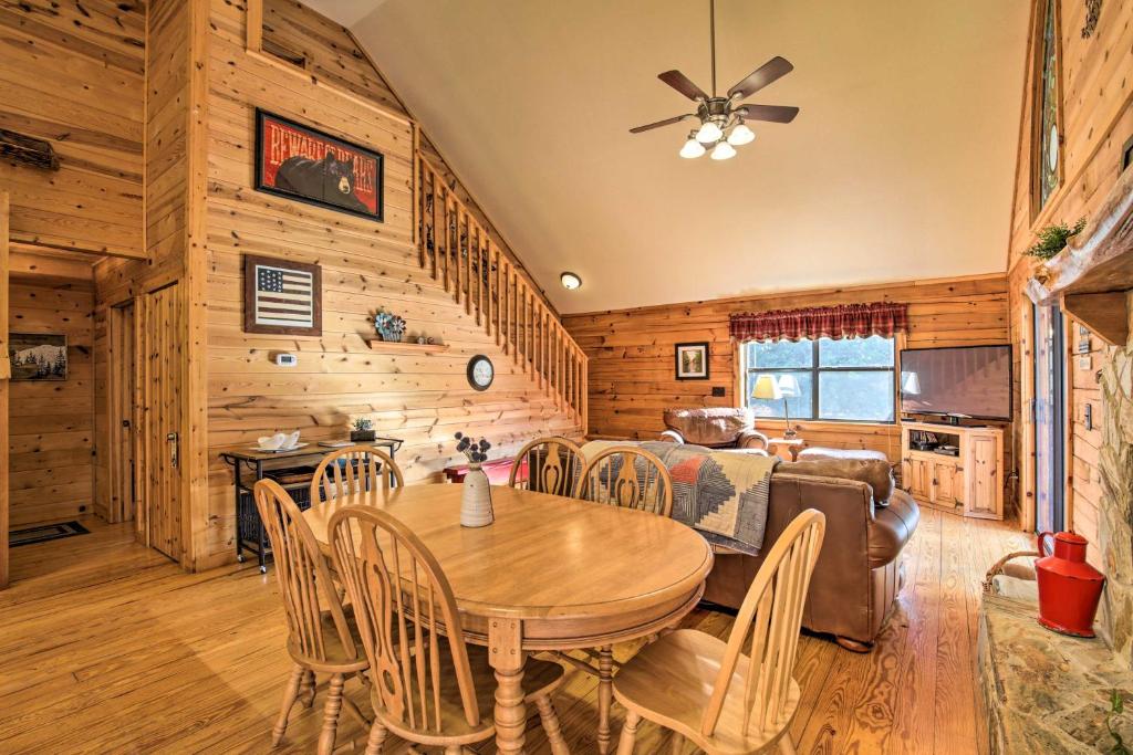 Rivers Edge - Ultimate Riverfront Getaway - image 7