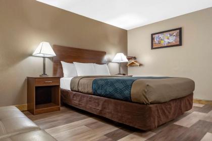 Econo Lodge Hays I-70 - image 12
