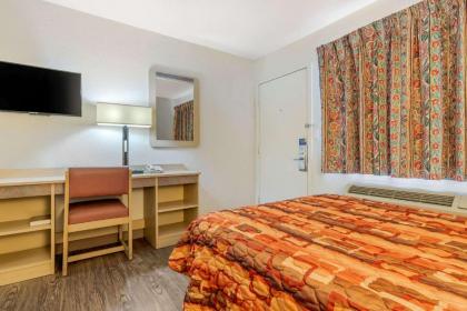 Rodeway Inn - image 2