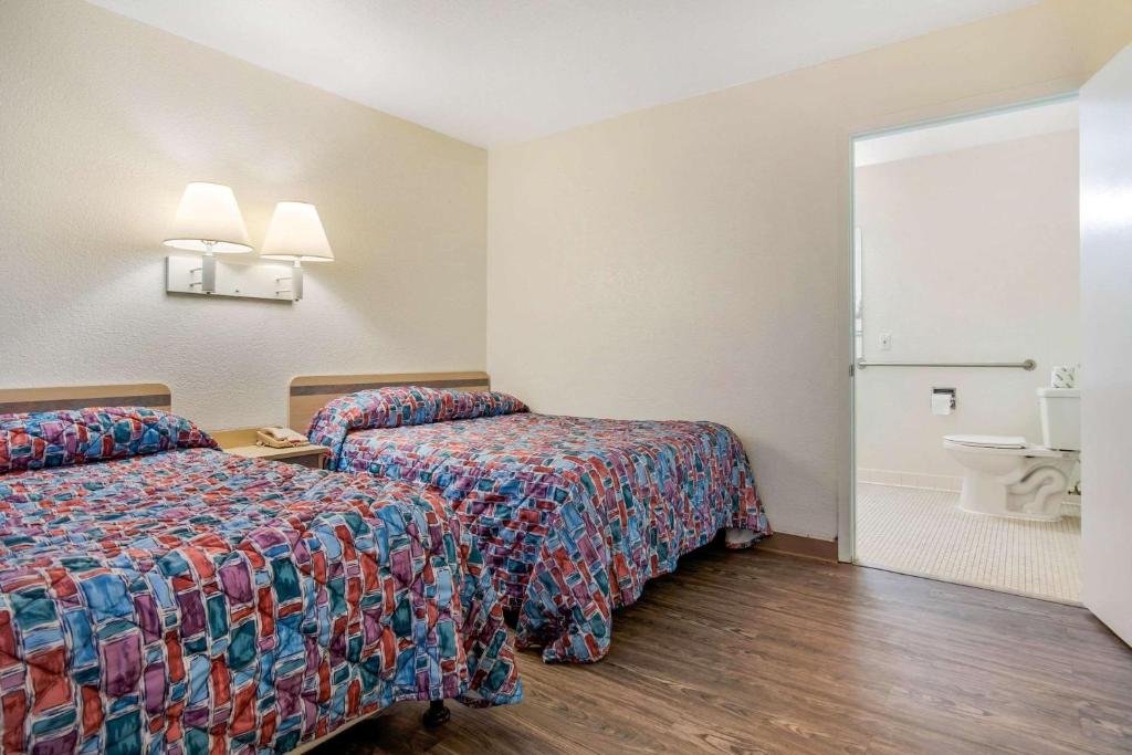 Rodeway Inn - image 6