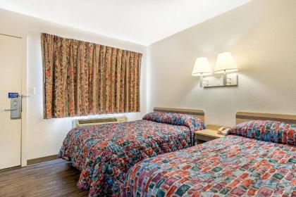 Rodeway Inn - image 7