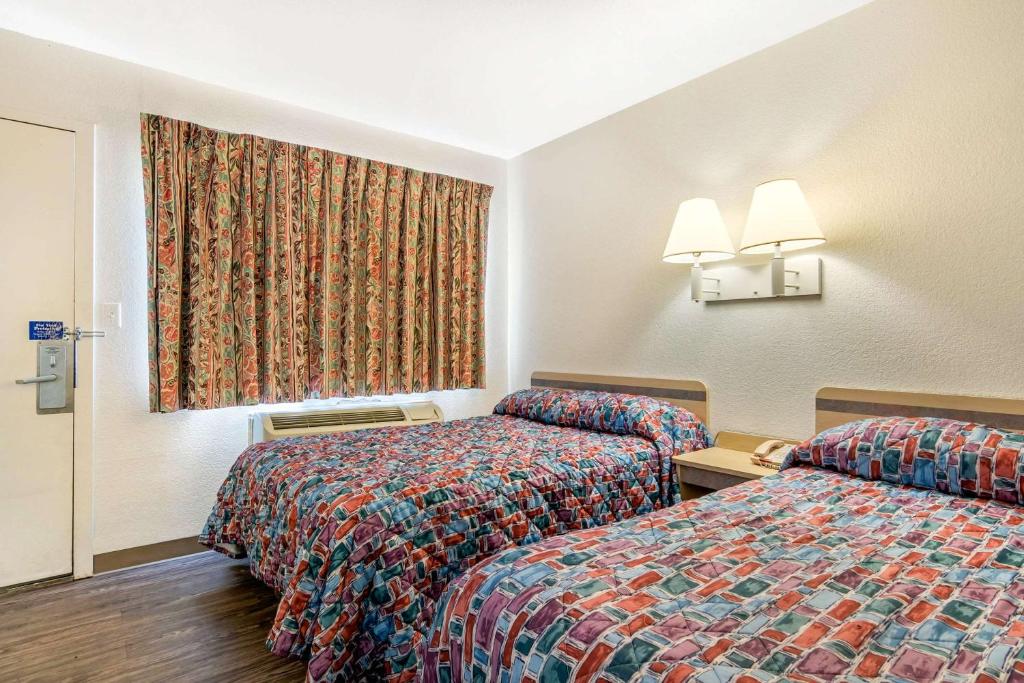 Rodeway Inn - image 7