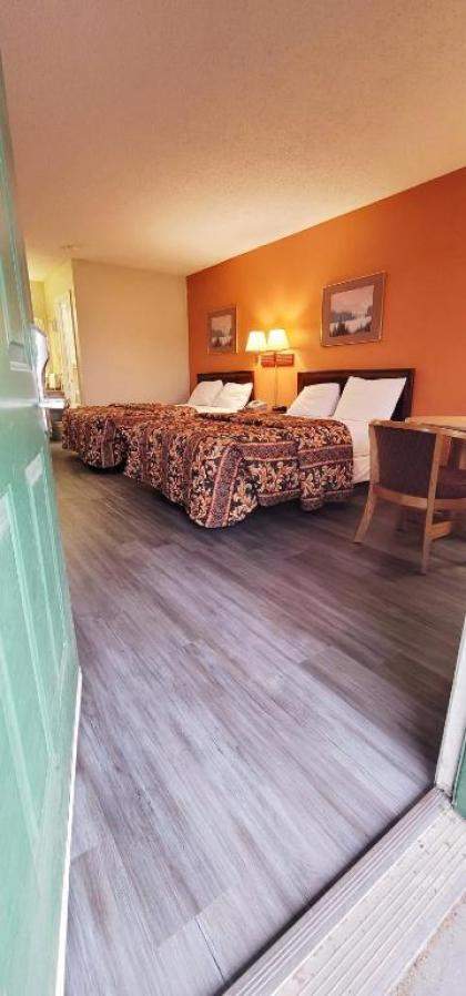 Regency Travel Inn - image 11