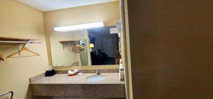 Regency Travel Inn - image 6