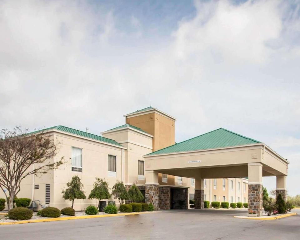 Quality Inn Hayti North - main image