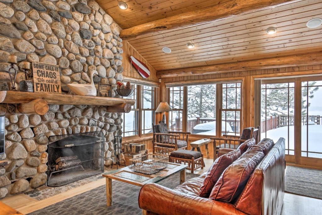 Lakefront Cabin 11 Mi to Downtown Shops and Dining! - main image