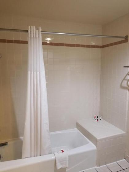 Days Inn & Suites Hayward - image 2