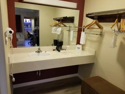 Days Inn & Suites Hayward - image 3