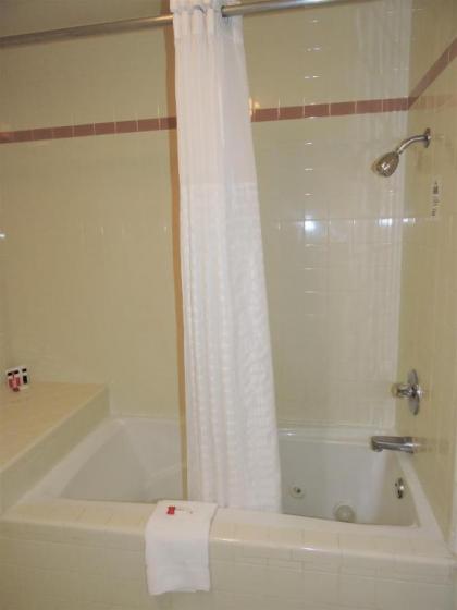 Days Inn & Suites Hayward - image 8
