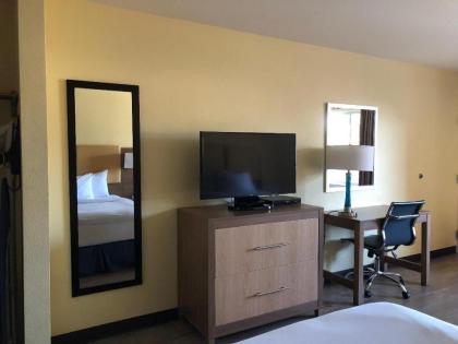 Days Inn by Wyndham Hayward Airport - image 7