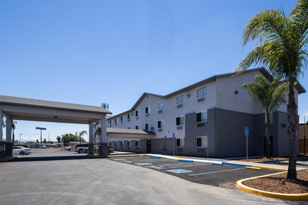 SureStay Plus Hotel by Best Western Hayward - main image