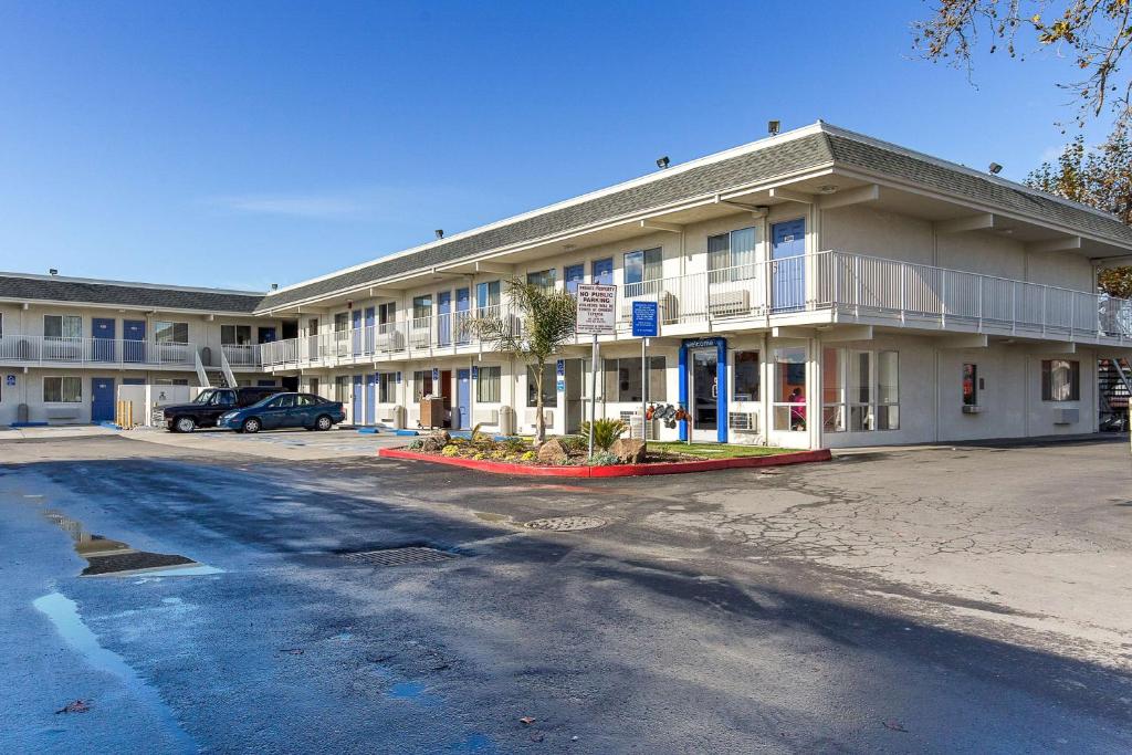 Motel 6 Hayward CA- East Bay - main image