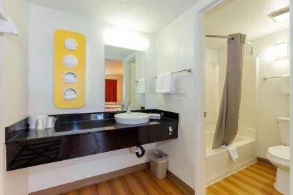 Motel 6 Hayward CA- East Bay - image 8