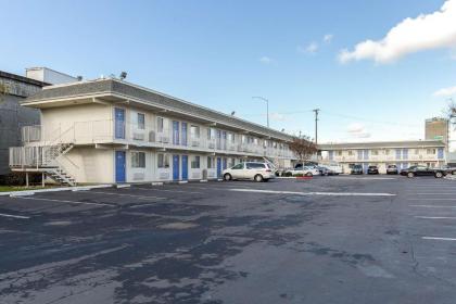 Motel 6 Hayward CA- East Bay - image 9