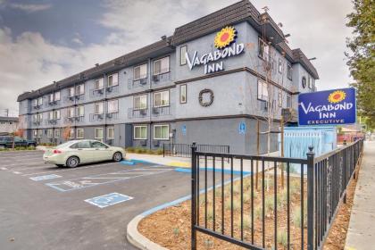 Vagabond Inn Executive Hayward - image 1