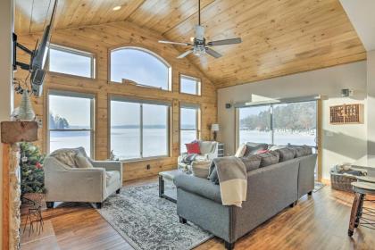 Spacious Lakeside Family Home on Big Bearskin Lake