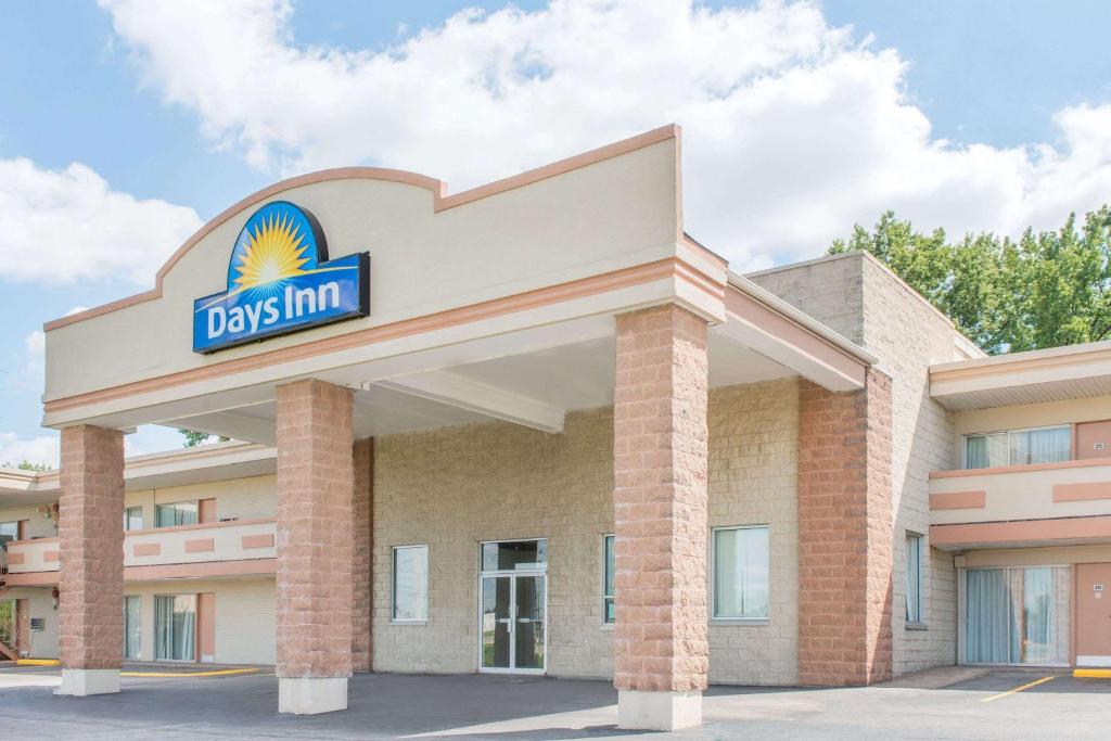 Days Inn by Wyndham St. Louis North - main image