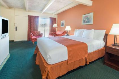 Days Inn by Wyndham St. Louis North - image 14