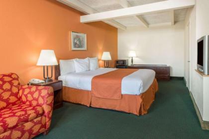Days Inn by Wyndham St. Louis North - image 3