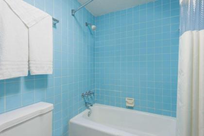 Days Inn by Wyndham St. Louis North - image 7