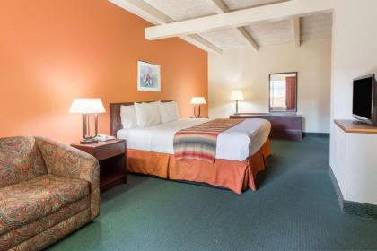 Days Inn by Wyndham St. Louis North - image 9