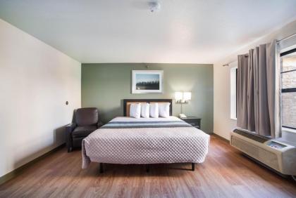 HomeTowne Studios by Red Roof St. Louis - Airport/N Lindbergh - image 8