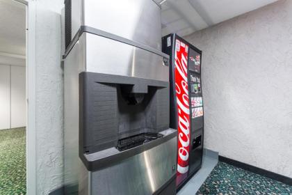 Motel 6-Hazelwood MO - image 2