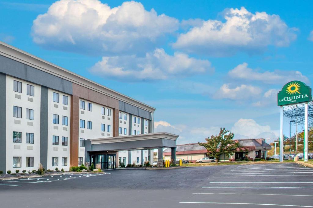 La Quinta Inn by Wyndham St. Louis Hazelwood - Airport North - main image