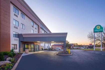 La Quinta Inn by Wyndham St. Louis Hazelwood - Airport North - image 11