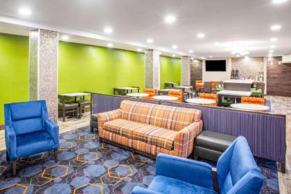 La Quinta Inn by Wyndham St. Louis Hazelwood - Airport North - image 12