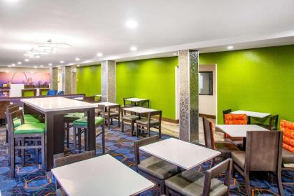 La Quinta Inn by Wyndham St. Louis Hazelwood - Airport North - image 14