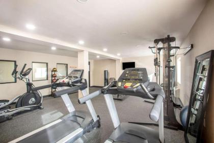 La Quinta Inn by Wyndham St. Louis Hazelwood - Airport North - image 3