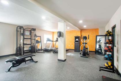La Quinta Inn by Wyndham St. Louis Hazelwood - Airport North - image 4