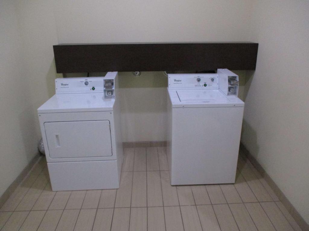 Best Western St. Louis Airport North Hotel & Suites - image 5