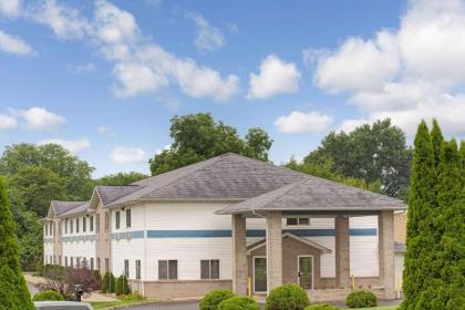Super 8 by Wyndham HeathNewark Heath Ohio
