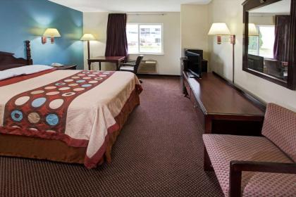 Super 8 by Wyndham Heath/Newark - image 13
