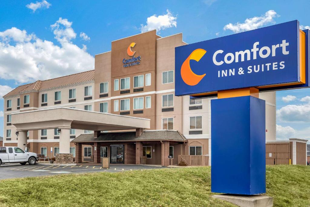 Comfort Inn & Suites - main image