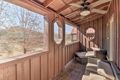River Cabin with Balcony Less than 1 mile to Sugarloaf Arkansas