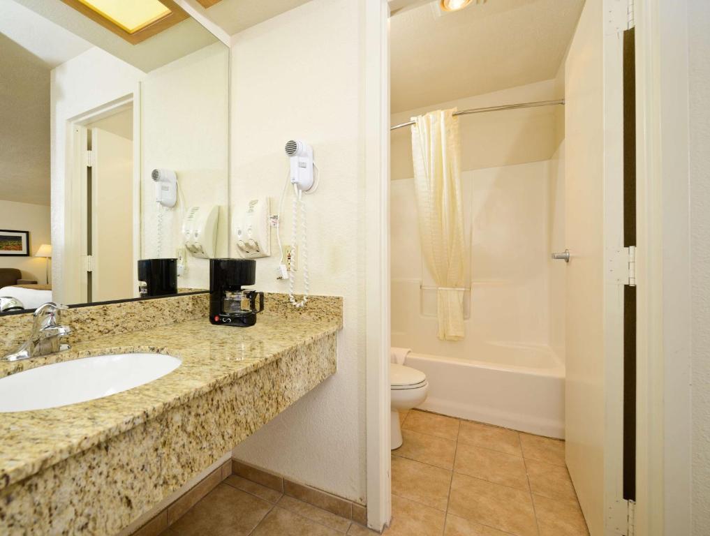 Best Western Sawmill Inn - image 5