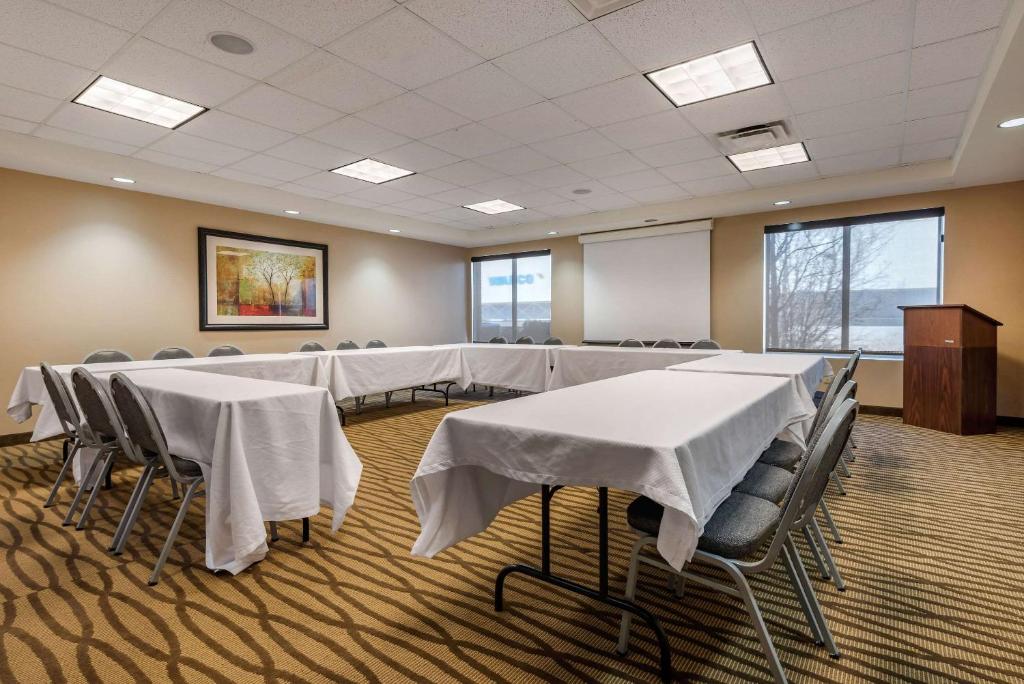 Comfort Suites Cincinnati Airport - image 3